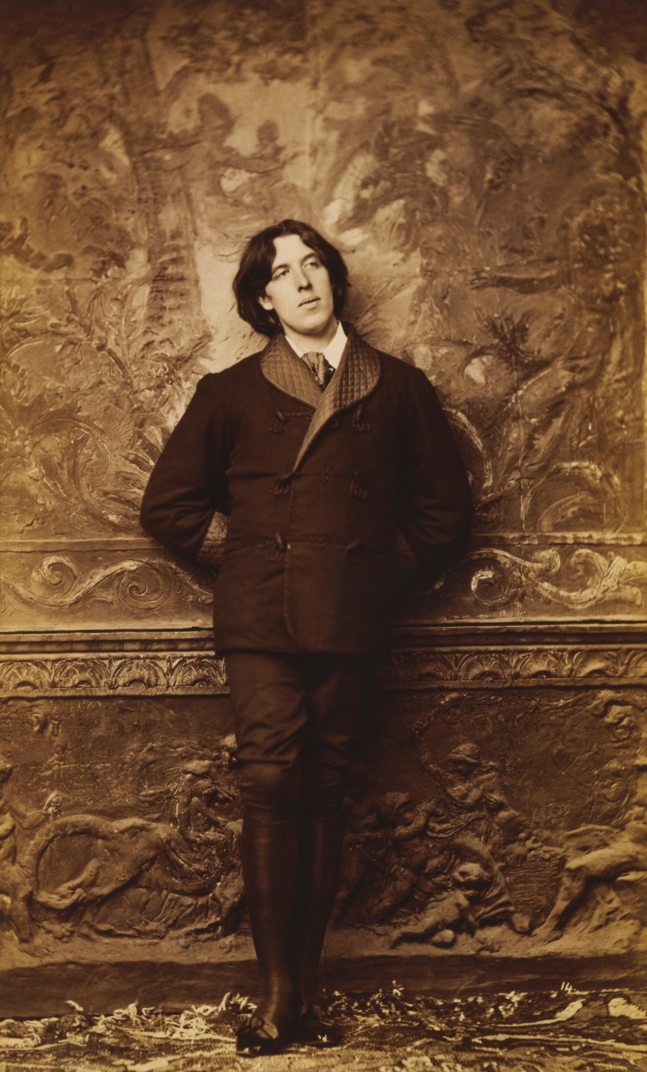 Портрет Оскара Уайльда, сделанный в фотоателье. 1880-е